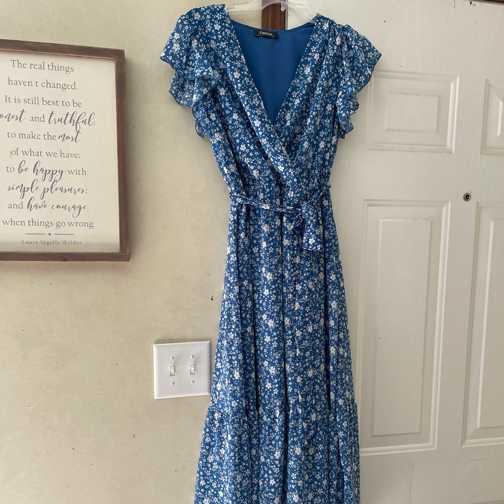 Blue Floral MIDI dress size Small